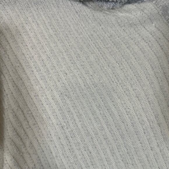 Mia & Tessa White & Gray Cape Cowl Neck Tassel Knit Poncho Women Sz OS - Picture 7 of 11